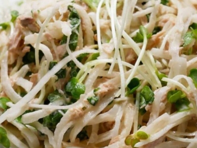 Spaghetti di daikon con crema di verdure crude